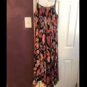 Whispers Boutique Distressed Dress Size Medium